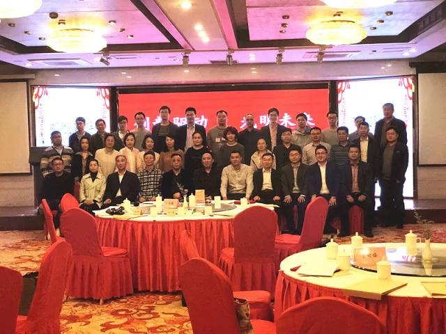 不止一個(gè)！江蘇亮彩榮獲常州市半導(dǎo)體照明產(chǎn)業(yè)技術(shù)創(chuàng)新聯(lián)盟2017年度“技術(shù)創(chuàng)新獎”、“杰出貢獻(xiàn)獎”